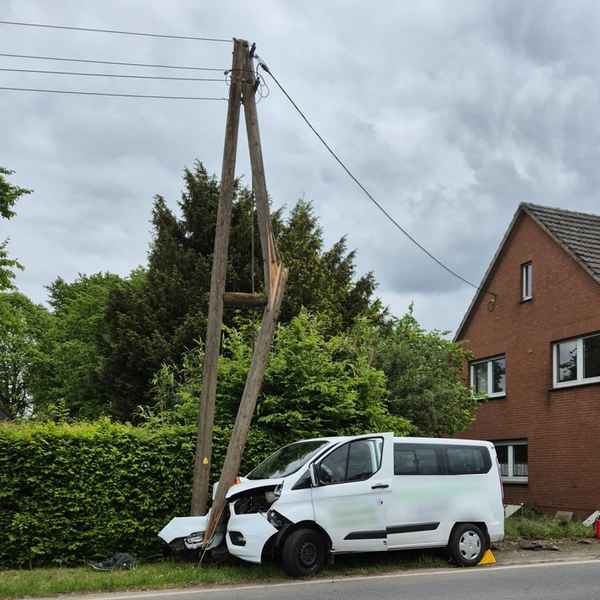 FW Xanten: Feuerwehr Xanten bei zwei Verkehrsunfällen im Einsatz