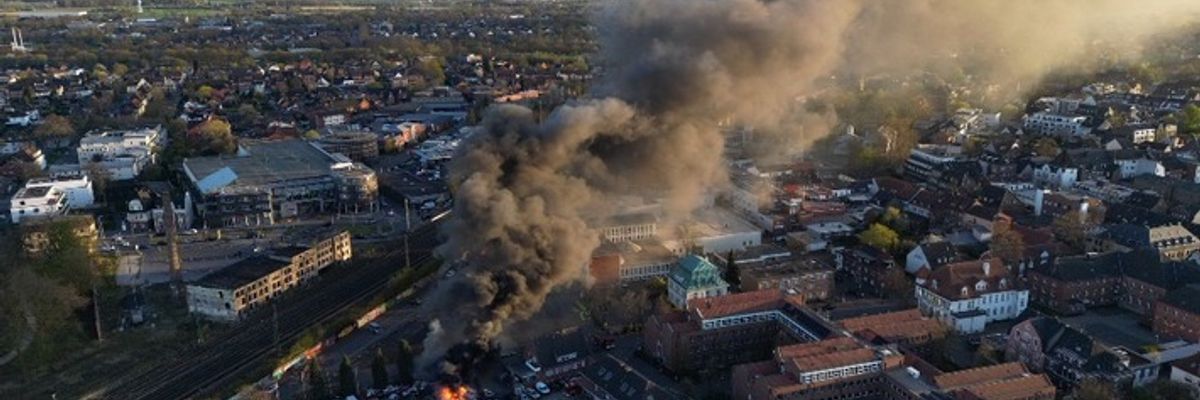 FW-WAF: Brand auf Schrottplatz