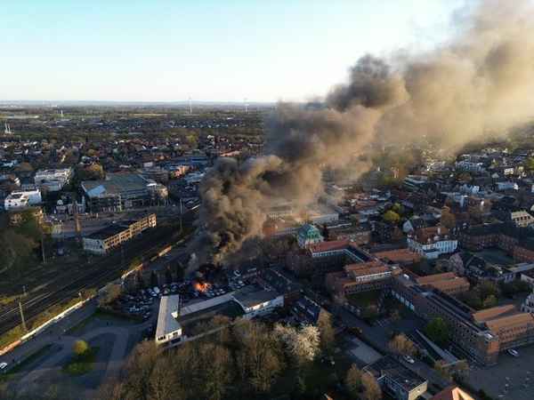 FW-WAF: Brand auf Schrottplatz