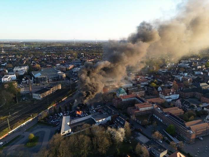 FW-WAF: Brand auf Schrottplatz