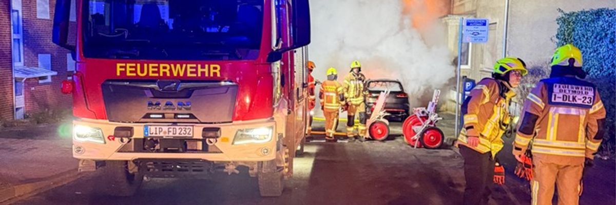 FW-DT: Nächtlicher PKW-Brand