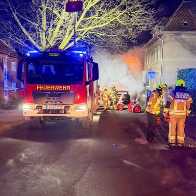 FW-DT: Nächtlicher PKW-Brand