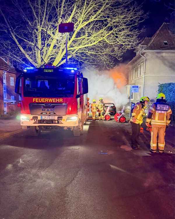 FW-DT: Nächtlicher PKW-Brand