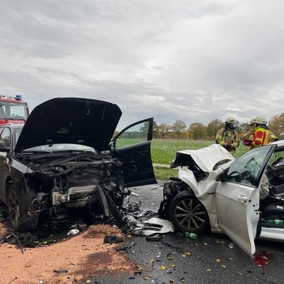 FW Lehrte: 5 Verletzte bei Verkehrsunfall auf der L413 bei Sievershausen