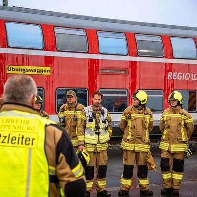 FW-OLL: Gemeinsame Übung der Feuerwehren Cloppenburg und Großenkneten - Überörtliche Unterstützungseinheit trainiert für Großschadenslagen