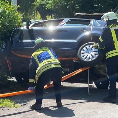 FW-AR: Verkehrsunfall mit zwei eingeklemmten Personen in Arnsberg-Obereimer
