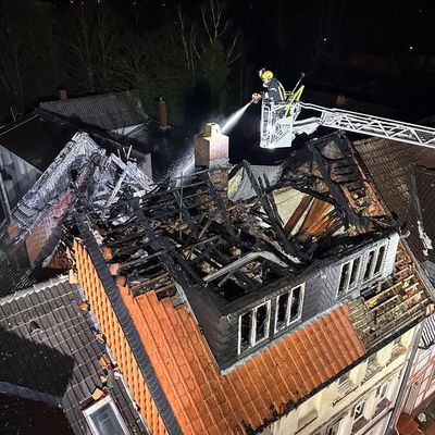 FW Helmstedt: Gebäudebrand mit Menschenrettung