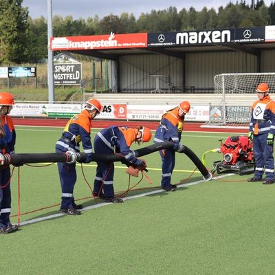FW-OE: Jugendfeuerwehren beweisen Teamgeist bei landesweiter Leistungsspange in Lennestadt