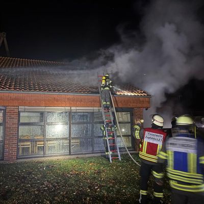 FW-WRN: Gebäudebrand in der Wichernstraße