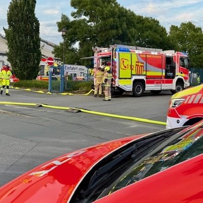 FW Paderborn: Industriebrand an der Halberstädter Straße