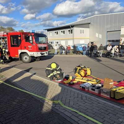 FW Finnentrop: Einheit Heggen zeigt bei Abschlussübung technische Rettung nach Verkehrsunfall