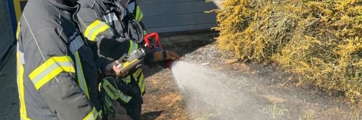 FW-EN: Vegetationsbrand an der Grundschule