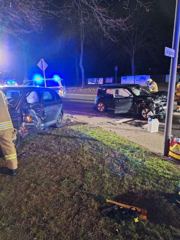 FW-Greven: Verkehrsunfall mit vier verletzten Personen.