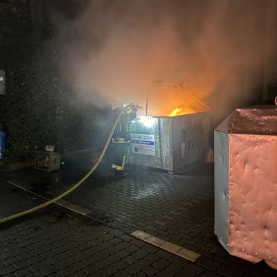 FW-MH: Ruhige Silvesternacht für Feuerwehr und Rettungsdienst in Mülheim an der Ruhr - 23 Brandeinsätze und 27 Rettungsdiensteinsätze