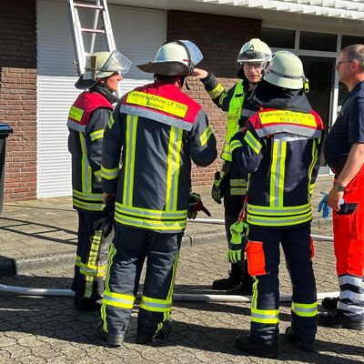 FW-ROW: Einsatz "F3 - brennt Dachstuhl" am 1. Mai