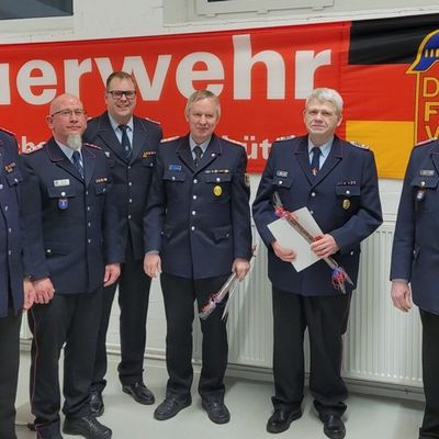 FW Helmstedt: Reibungsloser Führungswechsel in der Ortsfeuerwehr Emmerstedt im Jahr 2025