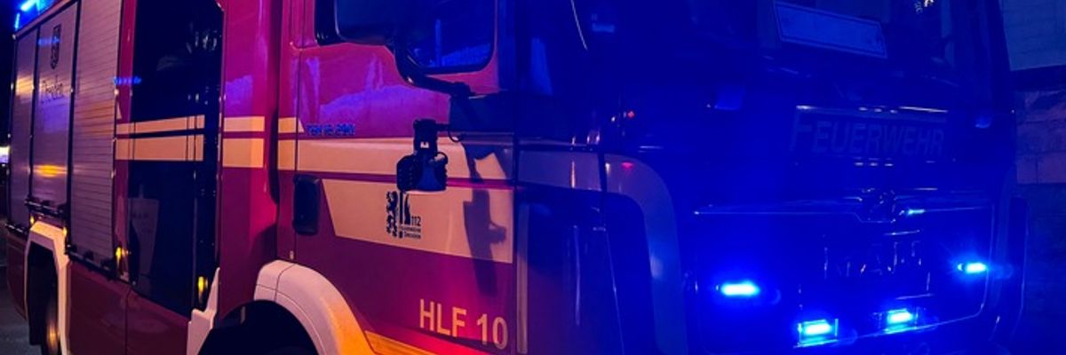 FW Dresden: Brand eines Kleintransporters