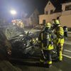 FW Weinheim: Fahrzeugbrand in Weinheim. Feuerwehr verhindert Ausbreitung auf Gebäude