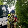 FW Ratingen: Linienbus auf Waldweg von Fahrbahn abgekommen