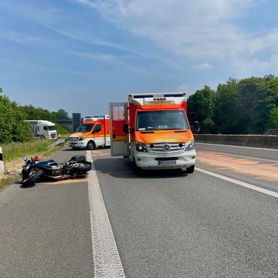 FW Paderborn: Verkehrsunfall mit einem Motorrad auf der Bundesstraße 1
