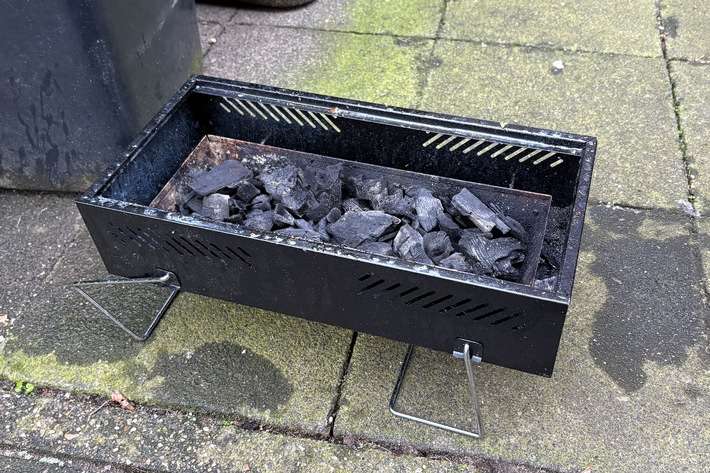 Feuerwehr Goch: Grillen mit Holzkohle: Mann bringt sich in Lebensgefahr