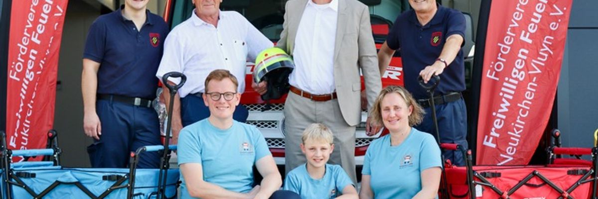 FW Neukirchen-Vluyn: Sparkasse am Niederrhein unterstützt Gründung der Kinderfeuerwehr Neukirchen-Vluyn