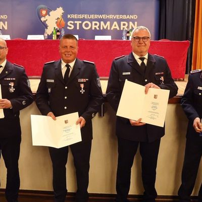 FW-Stormarn: Jahreshauptversammlung: Clemens Tismer mit dem deutschen Feuerwehr-Ehrenkreuz in Gold ausgezeichnet