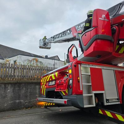 FW-AR: Intensive Jahresübung: Brand in altem Drogerie-Gebäude