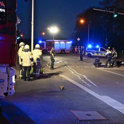 FW Pulheim: Unfall zwischen Motorrad und PKW