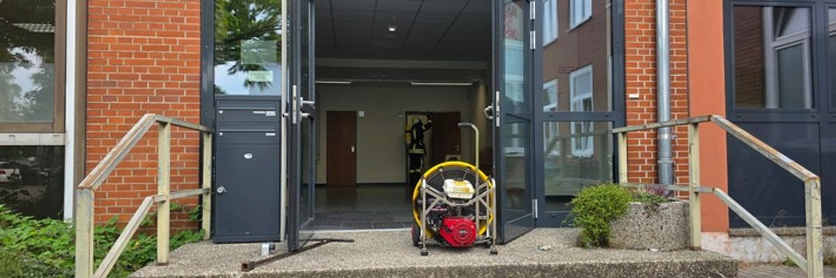 FW Celle: Feuer in Berufsbildener Schule - mehrere Betroffene!