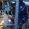 FW-ROW: Sandsäcke füllen für den Ernstfall: Gemeinsamer Übungsdienst von Feuerwehr und THW