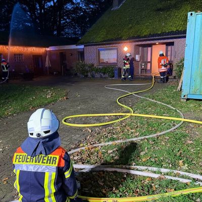 FW-ROW: Realitätsnahe Alarmübung fordert Feuerwehr und Rettungsdienst
