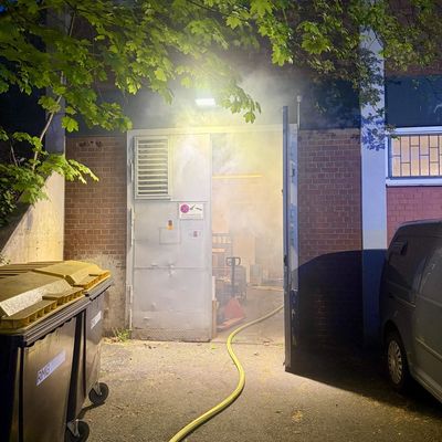 FW Mettmann: Brand in einem Geschäftshaus