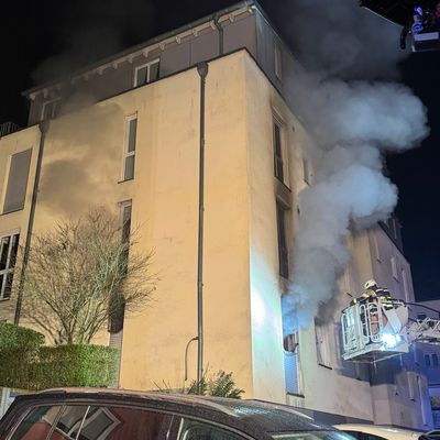 FW Mettmann: Wohnungsbrand in einem Mehrfamilienhaus