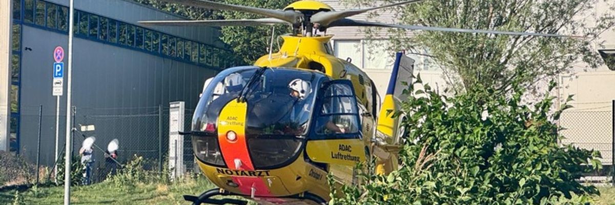 FW Hagen: Unfall auf Betriebsgelände, zwei verletzte Personen nach Reifenplatzer, Rettungshubschrauber im Einsatz
