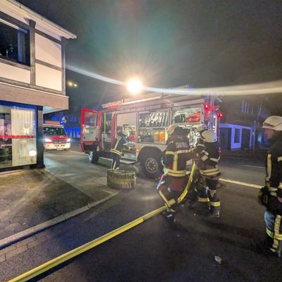 FW-OE: Nächtlicher Brandeinsatz in Elspe