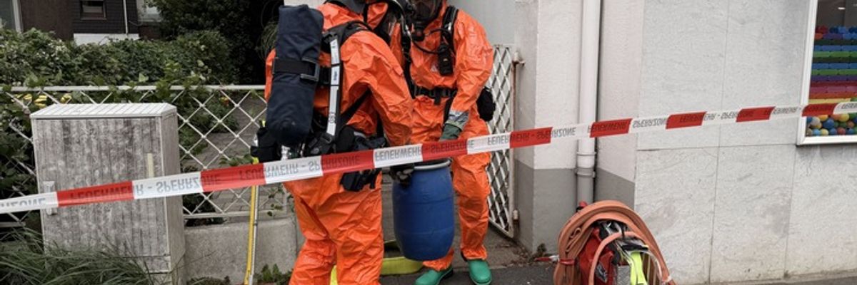 FW-MH: Gefahrstofffund in Wohnhaus - Feuerwehr sichert Behälter