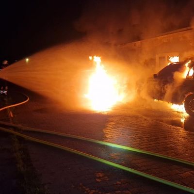 FW Gundelfingen: Gebäudebrand im Gewerbegebiet in Gundelfingen