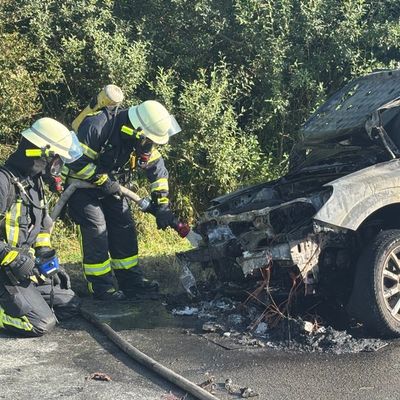 FW-ROW: Pkw brennt auf der BAB 1