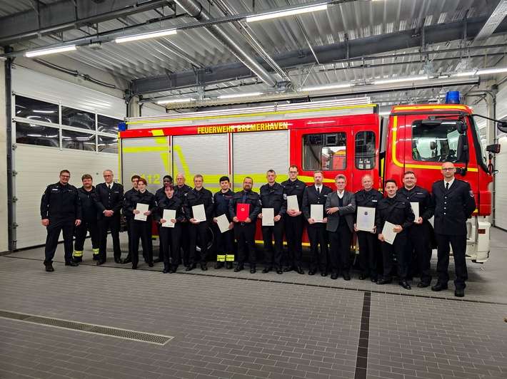 FW Bremerhaven: Beförderungen und Ehrungen bei den Freiwilligen Feuerwehren in Bremerhaven