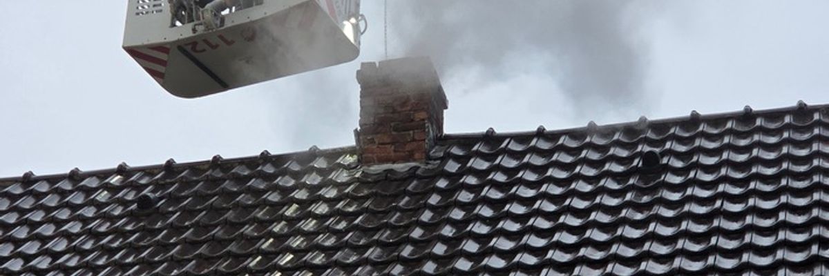 FW-AR: Schornsteinbrand in Arnsberg: Feuerwehr verhindert Schlimmeres