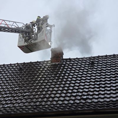 FW-AR: Schornsteinbrand in Arnsberg: Feuerwehr verhindert Schlimmeres