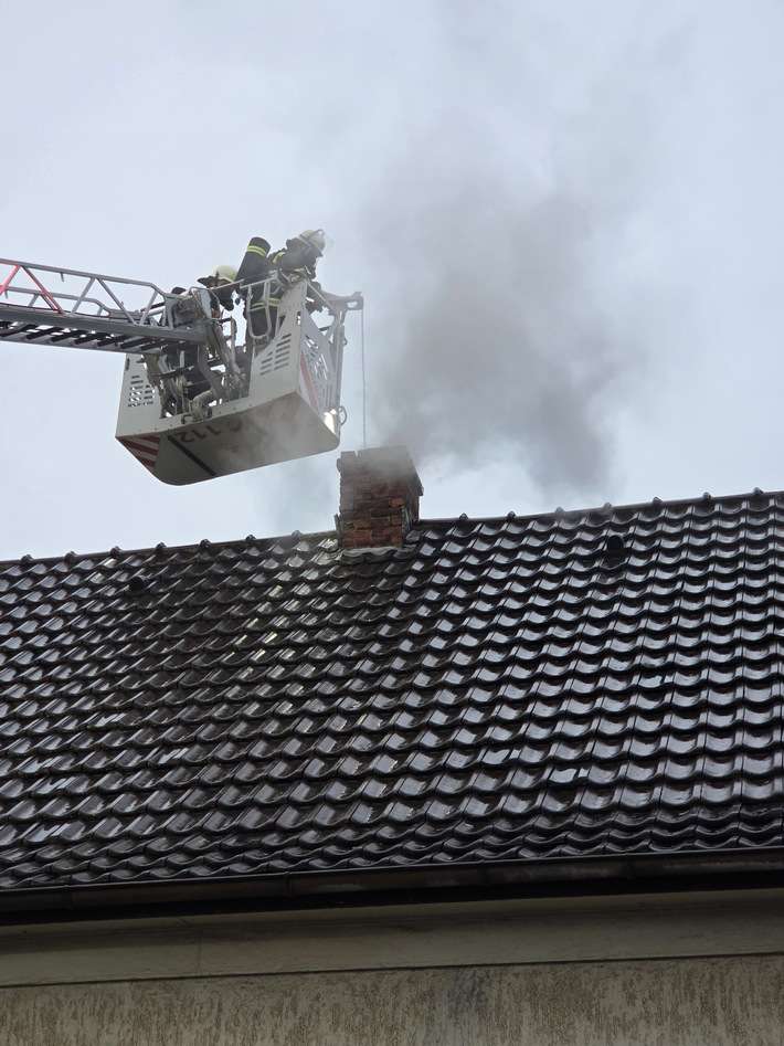 FW-AR: Schornsteinbrand in Arnsberg: Feuerwehr verhindert Schlimmeres