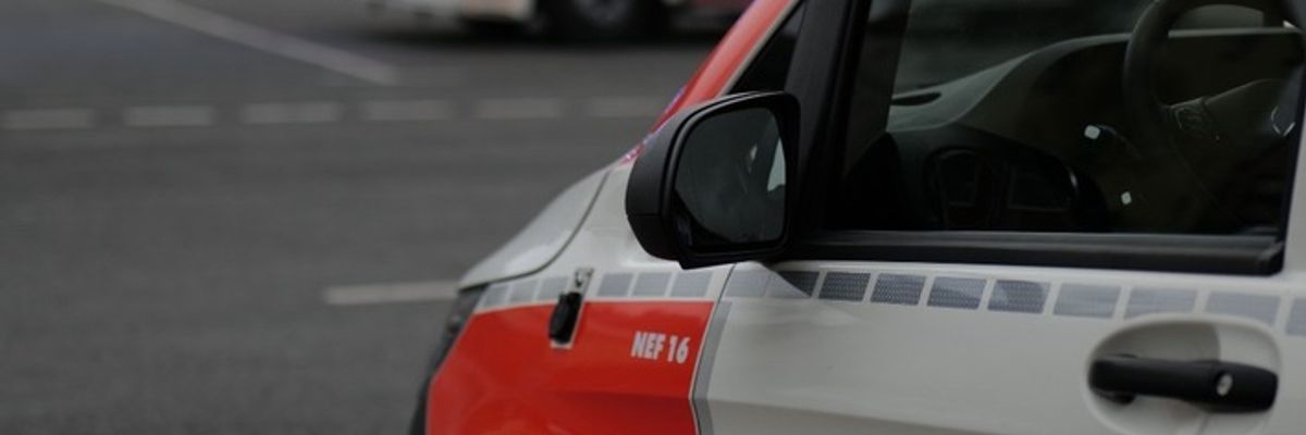 FW-DO: Adventskranz gerät in Brand - Ausbreitung verhindert