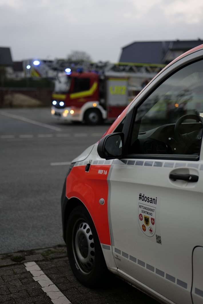 FW-DO: Adventskranz gerät in Brand - Ausbreitung verhindert