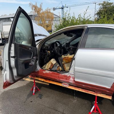 FW-EN: Fahrzeug brennt in Gewerbestraße