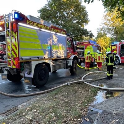 FW Lehrte: Regionsfeuerwehrbereitschaft des Brandschutzabschnitts 4 trainiert mit Kräften aus Burgdorf, Lehrte, Sehnde und Uetze die Wasserversorgung bei Vegetationsbränden
