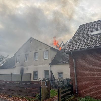 FW Flotwedel: Großeinsatz fordert Feuerwehren in Eicklingen