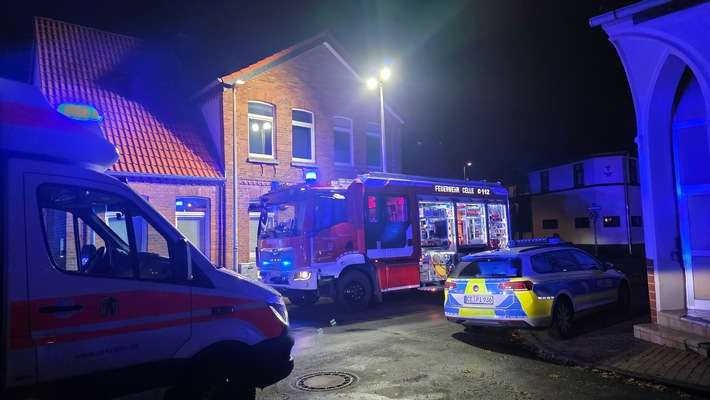 FW Celle: Drei Verletzte bei Brand in der Kirchstraße