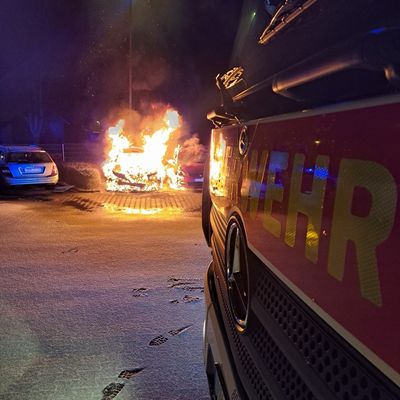 FW-MH: Fahrzeugbrand in Saarn